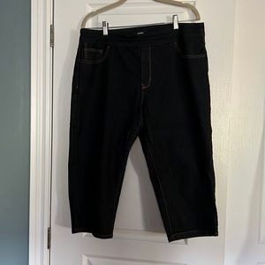 Capri pull on jeans